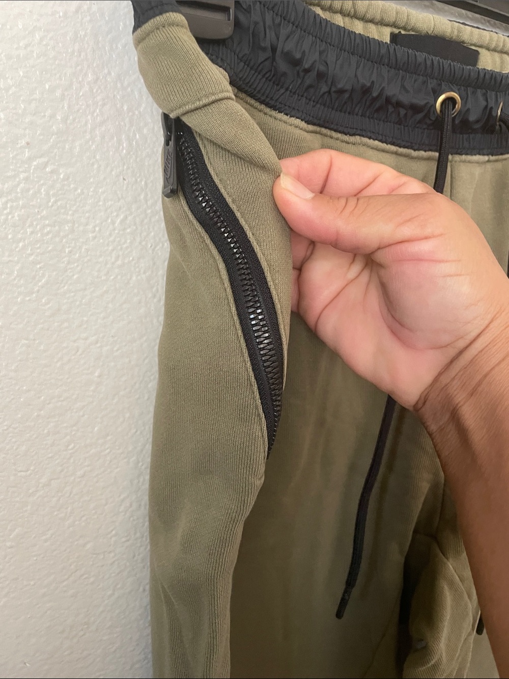 Nike men’s joggers - Picture 4 of 5